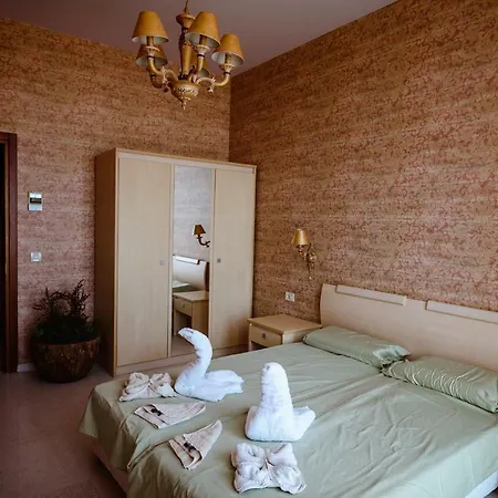 Port Palace 310 Apartment